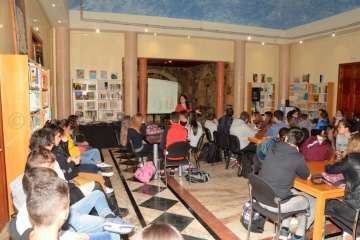 Alumnos de Telde se acercan a la obra de la poetisa Pino Ojeda (Foto Francisco Javier Santana)