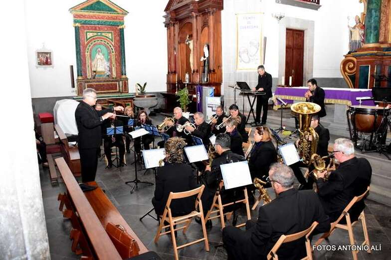 Momento del concierto de anoche en la Parroquia de San Gregorio (Foto Antonio Alí)