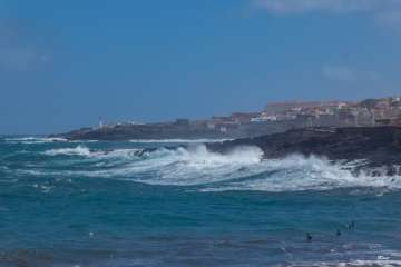 Viento y oleaje en la costa de Telde (Foto Antonio Rico)