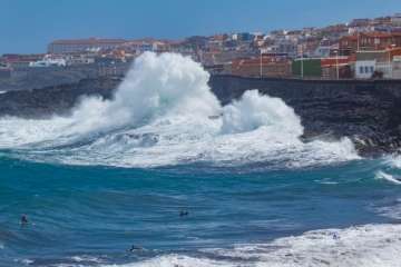 Viento y oleaje en la costa de Telde (Foto Antonio Rico)