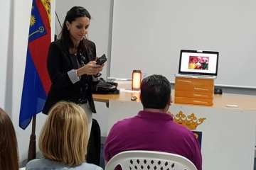 Charla de la doctora Glenda María Bautista en la sede de Más por Telde (Foto TA)