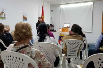 Charla de la doctora Glenda María Bautista en la sede de Más por Telde (Foto TA)