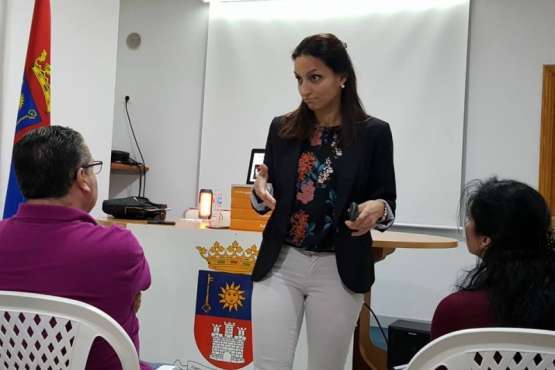 Charla de la doctora Glenda María Bautista en la sede de Más por Telde (Foto TA)