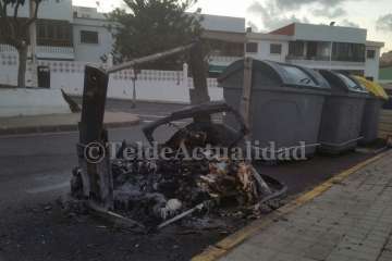Arde un contenedor de basura en La Garita-Telde (Foto TA)