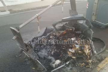 Arde un contenedor de basura en La Garita-Telde (Foto TA)