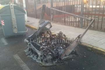 Arde un contenedor de basura en La Garita-Telde (Foto TA)