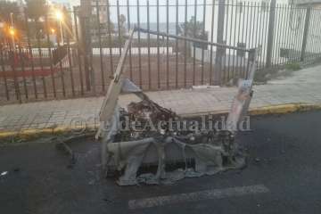 Arde un contenedor de basura en La Garita-Telde (Foto TA)