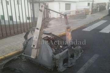 Arde un contenedor de basura en La Garita-Telde (Foto TA)