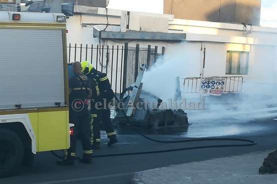 Arde un contenedor de basura en La Garita-Telde (Foto TA)