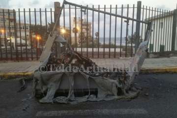 Arde un contenedor de basura en La Garita-Telde (Foto TA)