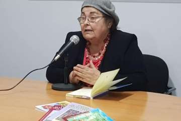 Pepa Aurora da una charla en Telde sobre los juegos de palabra y lectura (Foto TA)