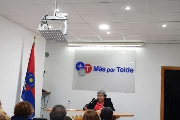 Pepa Aurora da una charla en Telde sobre los juegos de palabra y lectura (Foto TA)