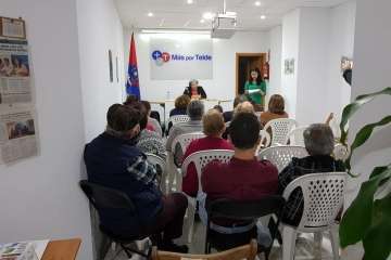 Pepa Aurora da una charla en Telde sobre los juegos de palabra y lectura (Foto TA)