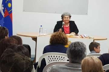 Pepa Aurora da una charla en Telde sobre los juegos de palabra y lectura (Foto TA)