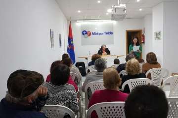 Pepa Aurora da una charla en Telde sobre los juegos de palabra y lectura (Foto TA)