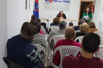 Pepa Aurora da una charla en Telde sobre los juegos de palabra y lectura (Foto TA)