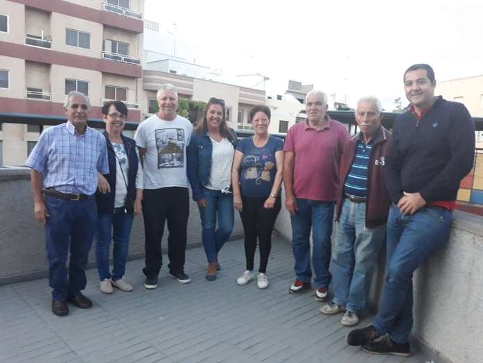 Miembros de Cs con directivos del colectivo La Unión de Las Huesas (Foto TA)
