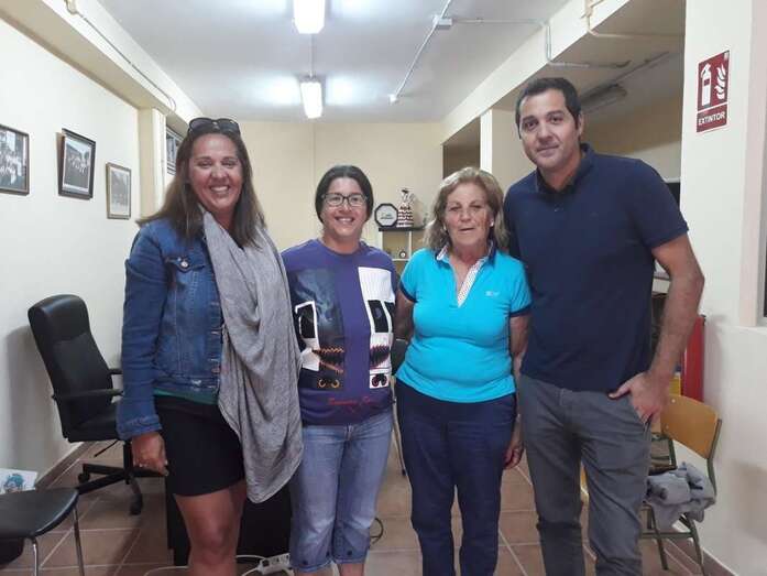 Miembros de Cs con representantes de la AV Teberite (Foto TA)