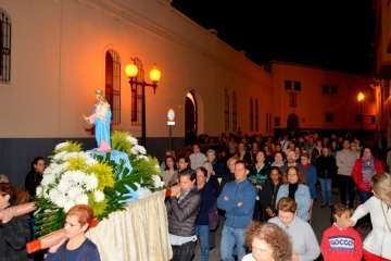 Procesión del Rosario de la Aurora de María Auxiliadora por Los Llanos de Telde (Foto TA)