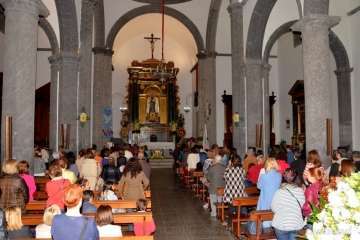 Procesión del Rosario de la Aurora de María Auxiliadora por Los Llanos de Telde (Foto TA)