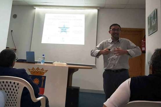 Didáctica charla de Galindo sobre el patrimonio cultural canario (Foto TA)