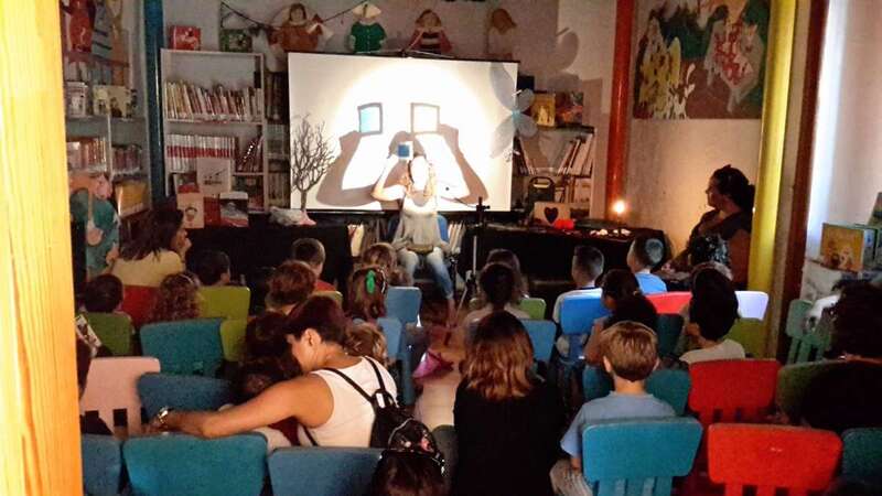 Momento del espectáculo de ayer por la tarde en la Biblioteca Montiano Placeres de San Juan-Telde (Foto TA)