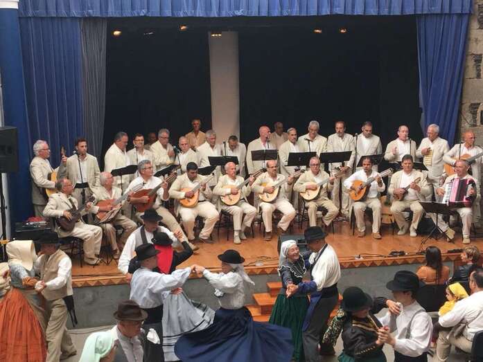 El grupo folclórico teldense actuó en los actos por el Día de Canarias (Foto TA)
