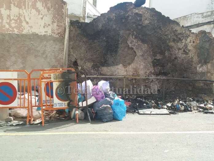 Estado en que quedaron los contenedores (Foto TA)