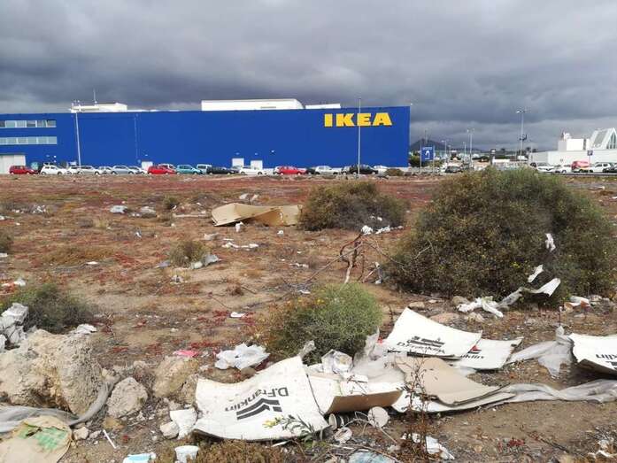 Los desperdicios se acumulan en La Mareta (Foto TA)