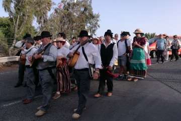 Romería ofrenda a San Fermín en El Caserío de Gando (Foto TA)