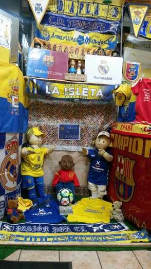 Rinconcito creativo de Churrería Melián dedicado al derbi canario de fútbol (Foto TA)