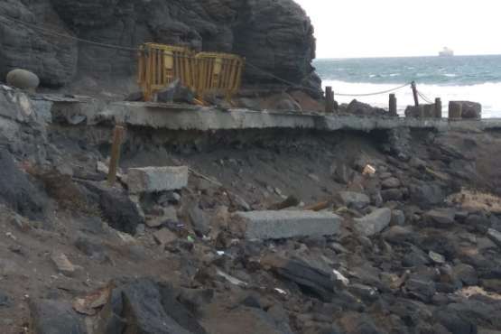 El acceso a la playa de Playas, en mal estado (Foto TA)