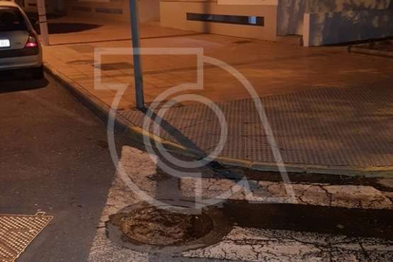 Mal olor en el Barrio Ponce por el rebose de la red de alcantarillado (Foto TA)