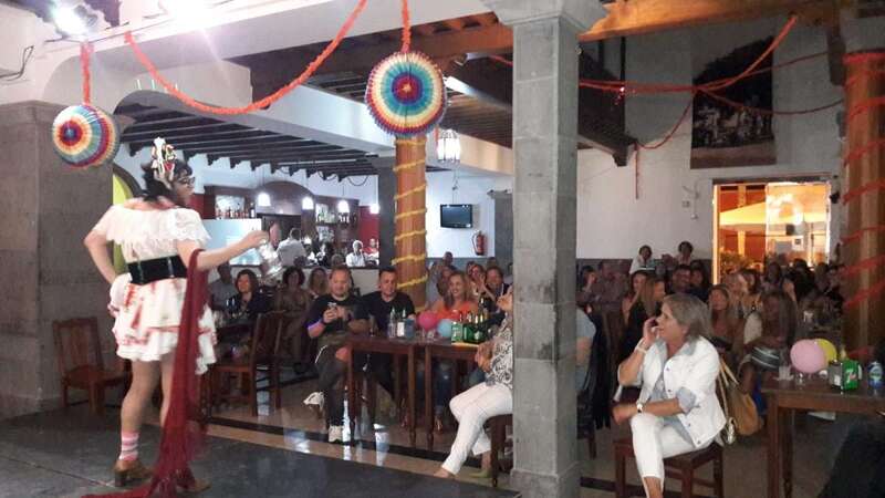 Momento del espectáculo de anoche (Foto TA)