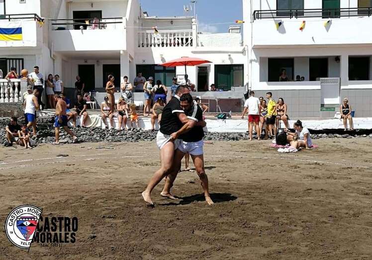 La exhibición de lucha canaria corrió a cargo del integrantes del club Castro Morales (Foto TA)