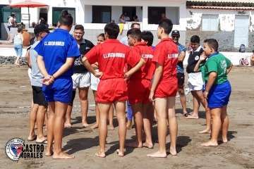 Exhibición de lucha canaria en la playa de Ojos de Garza (Foto cedida por el CL Castro Morales)