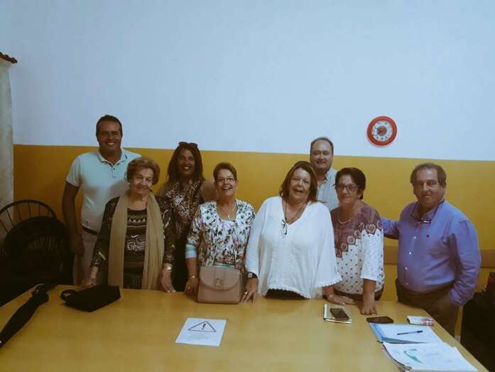 La reunión entre miembros de Ciudadanos y Punto y Seguido se celebró en la sede vecinal (Foto TA)
