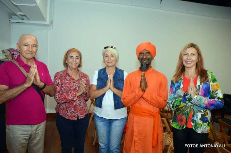 La conferencia fue impartida por Dada Tiirthadevananda Yogui de India (Foto Antonio Alí)