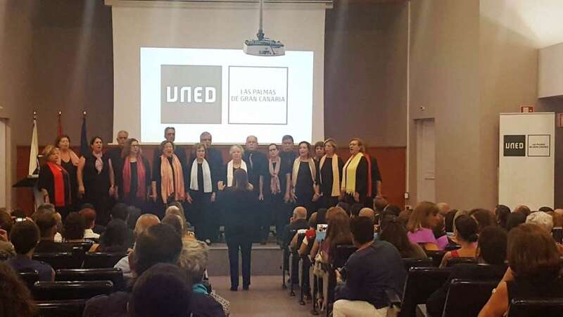 Momento de la actuación del coro (Foto TA)