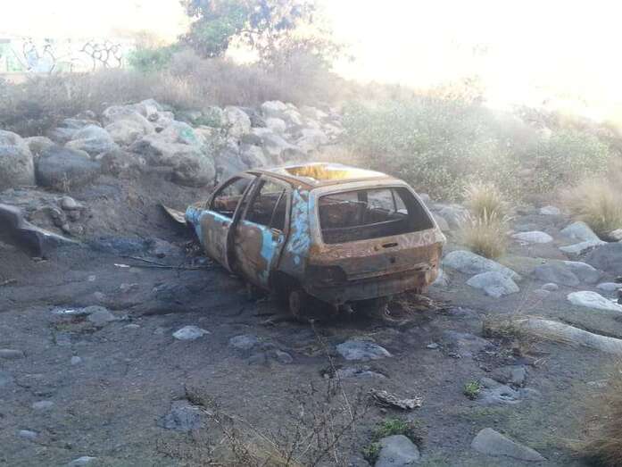 Imagen del vehículo completamente calcinado (Foto TA)
