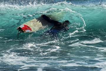 Muralla de olas en la costa de Telde (Foto Naida Pérez González)