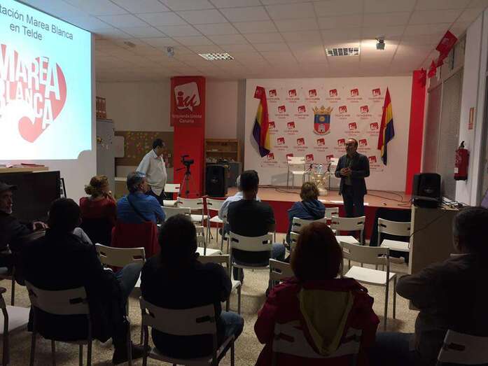 Momento del acto de esta tarde de Marea Blanca en Telde (Foto TA)