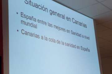 Marea Blanca explica en Telde sus propuestas para un sistema canario de salud de calidad, en la sede de IUC (Foto TA)