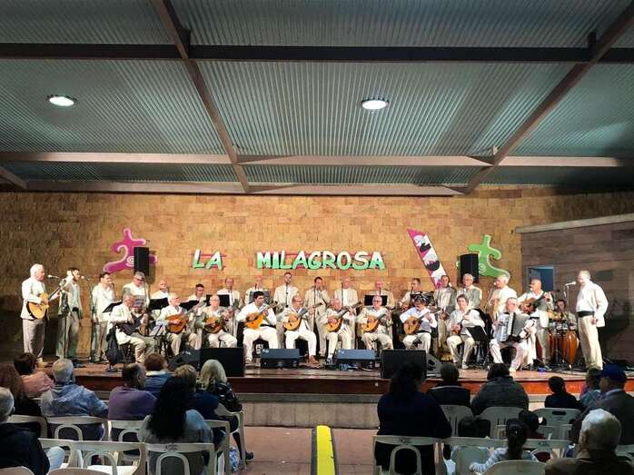 La formación que dirige Antonio Cejudo actuó en la plaza Primero de Mayo (Foto TA)