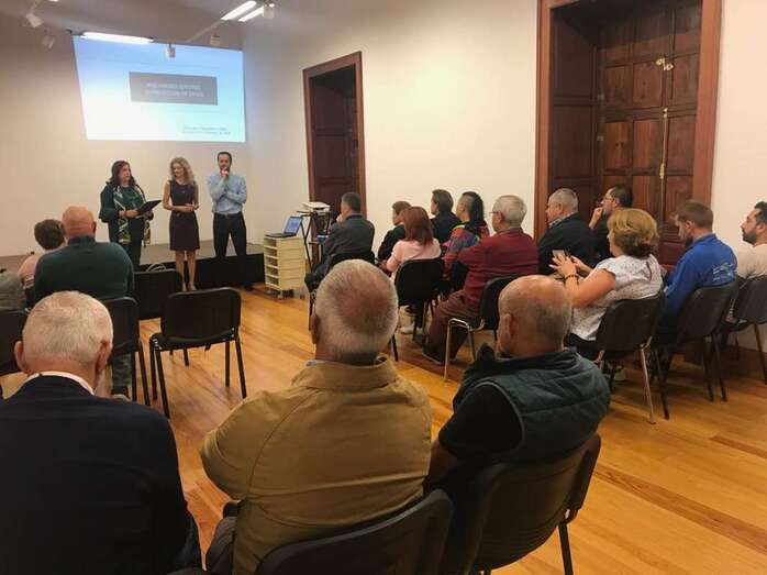 La charla de esta tarde tuvo lugar en la Casa Condal de San Juan (Foto TA)