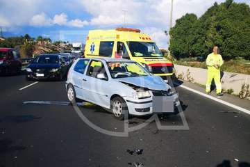 Tres vehículos implicados en una colisión por alcance en la GC-1, a la altura del aeropuerto (Foto TA)