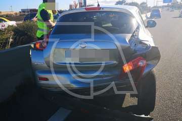 Tres vehículos implicados en una colisión por alcance en la GC-1, a la altura del aeropuerto (Foto TA)