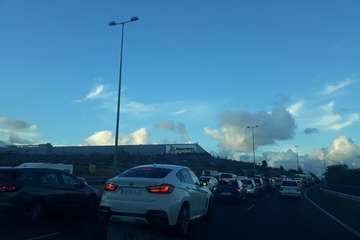 Tres vehículos implicados en una colisión por alcance en la GC-1, a la altura del aeropuerto (Foto TA)