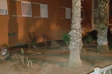 Los vecinos de Las Remudas vuelven a coger el sacho para adecentar sus jardines (Foto TA)