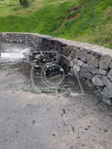 Estado en que quedaron los dos contenedores (Foto TA)